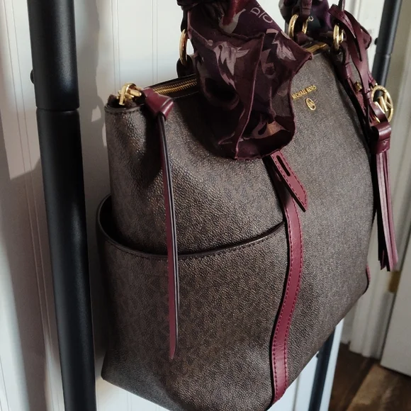 Michael Kors Brown and Burgundy Tote Bag - Picture 4 of 15